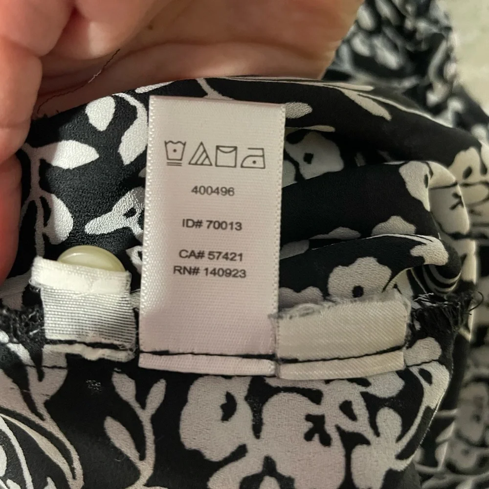 Loft floral blouse black white pattern lightweight sleeveless shirt career small